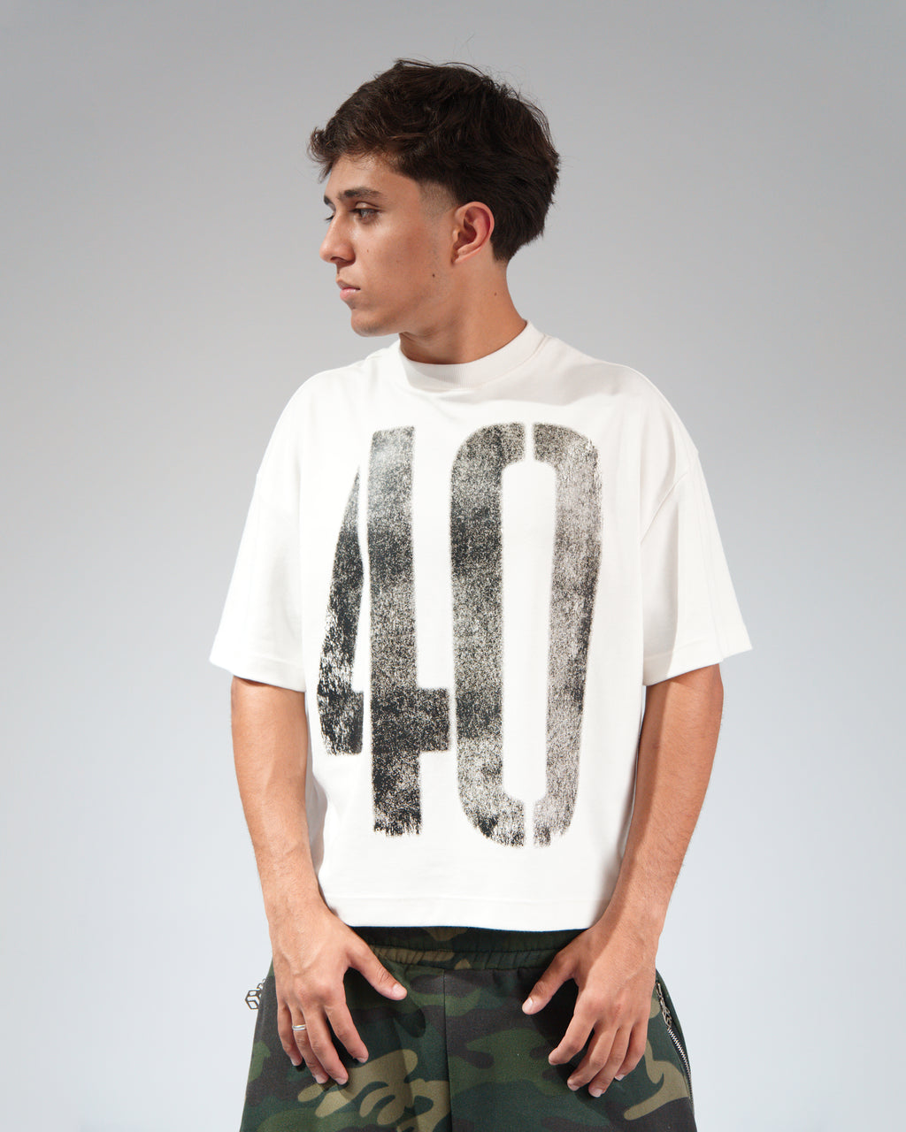 Camiseta “40” Off Boxy