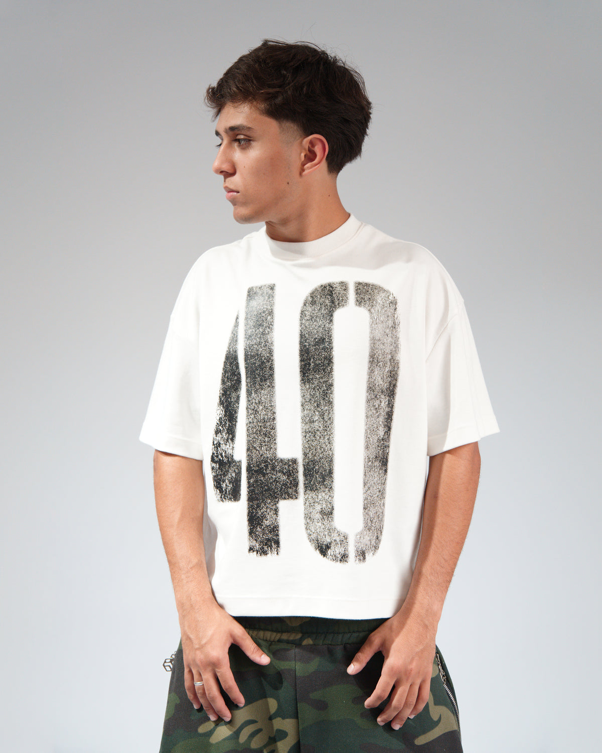 Camiseta “40” Off Boxy