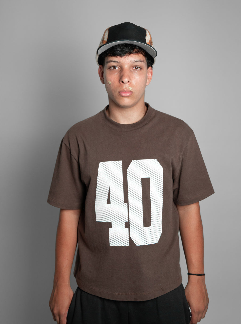 Camiseta “40” Marrom Boxy