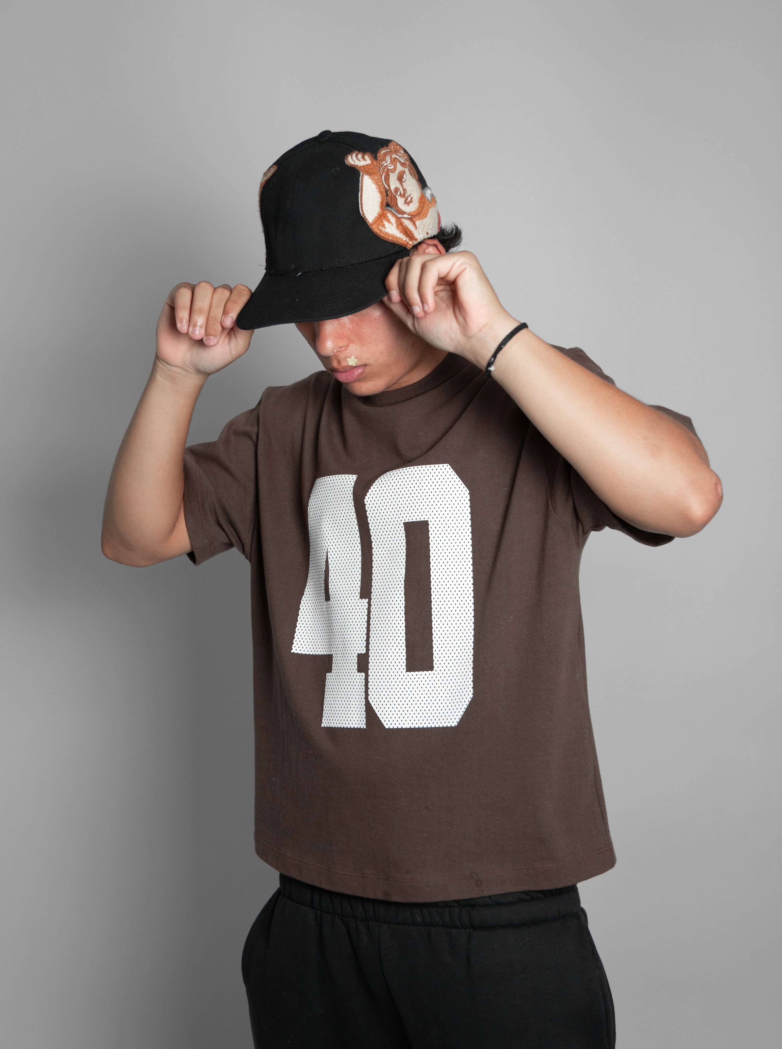 Camiseta “40” Marrom Boxy