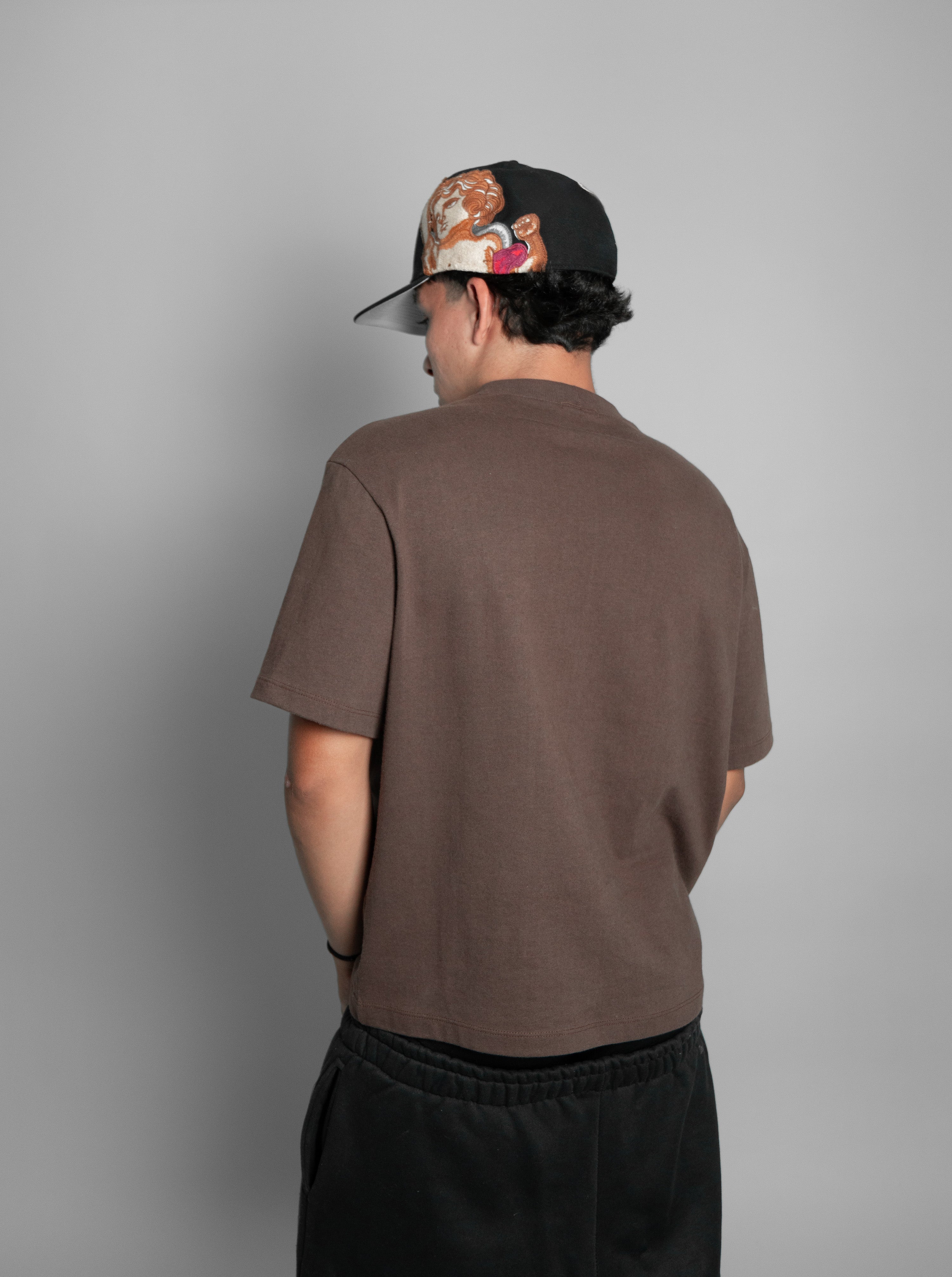 Camiseta “40” Marrom Boxy